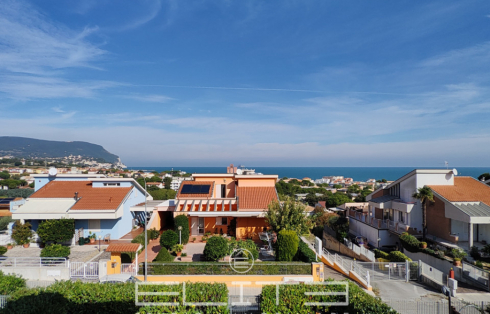 Appartamento vista mare con garage