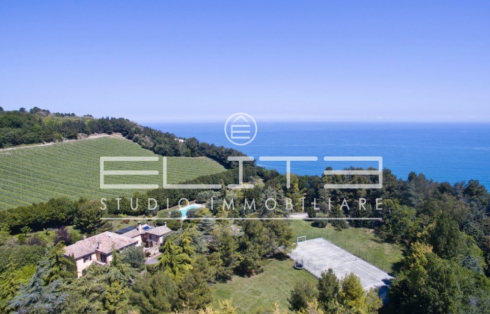 Splendida villa con Piscina e campo tennis